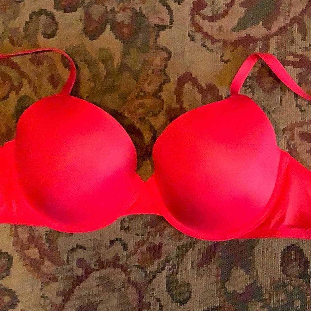 Victoria’s Secret Lightly Lined T-Shirt Bra Red 36C